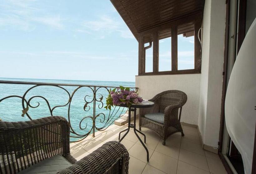 اتاق استاندارد با بالکن و چشمانداز دریا, Kolyada