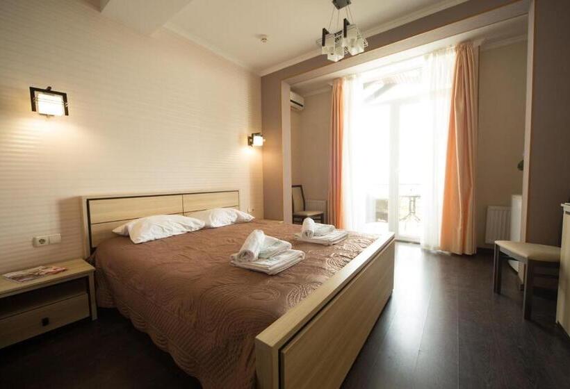 اتاق استاندارد با بالکن و چشمانداز دریا, Kolyada