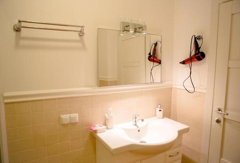 سوییت با چشمانداز دریا, Kolyada