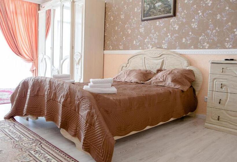 سوییت با چشمانداز دریا, Kolyada