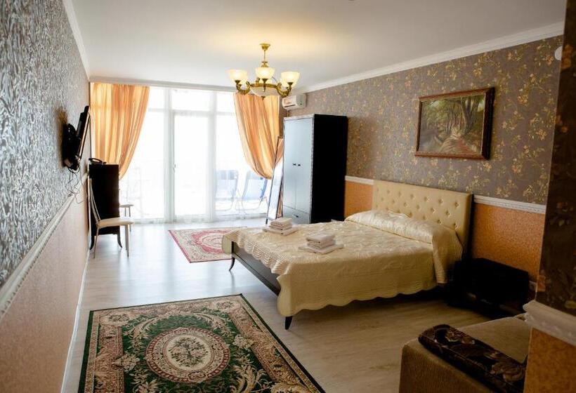 سوییت با چشم‌انداز دریا, Kolyada