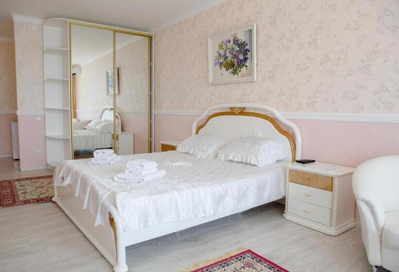 سوییت با چشمانداز دریا, Kolyada