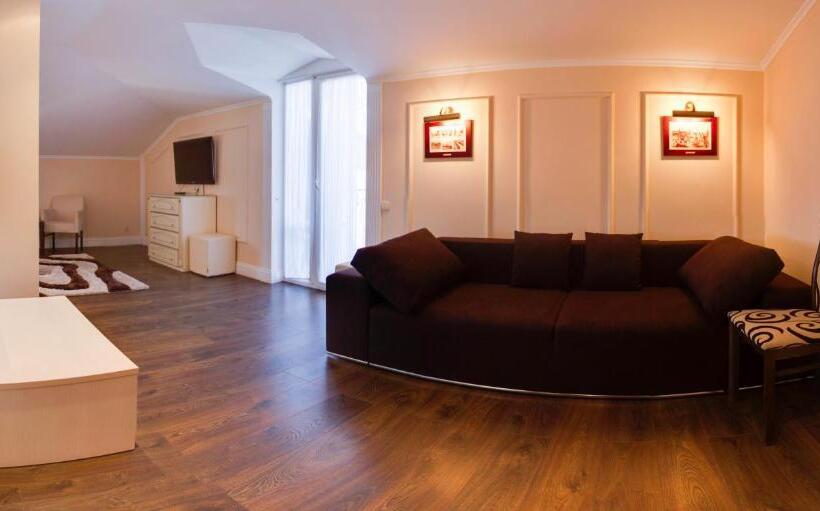 اتاق کلاس بیزنس, Kolyada