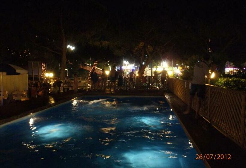 Lüks Üç Kişilik Oda, Lido Europa