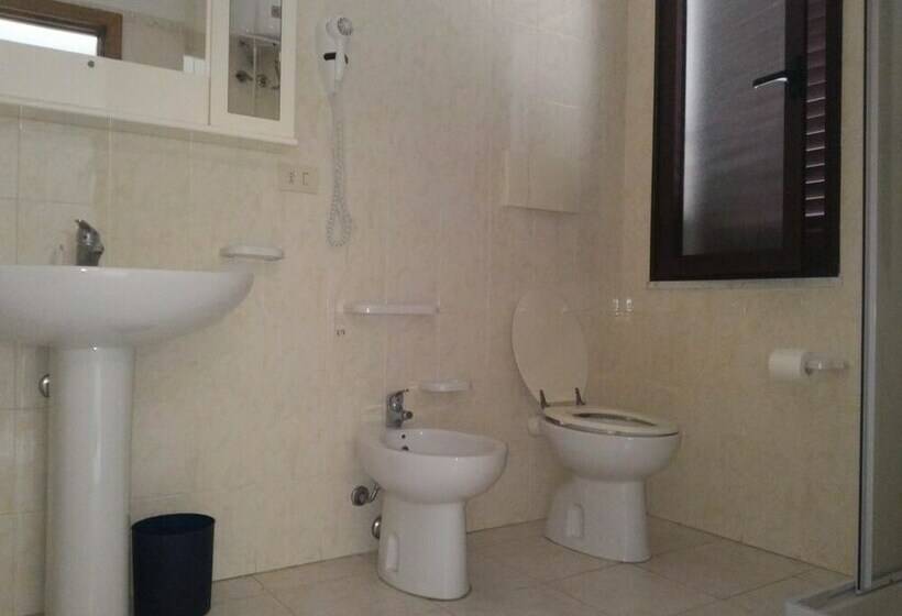 חדר סטנדרט לשלושה, Smeraldo