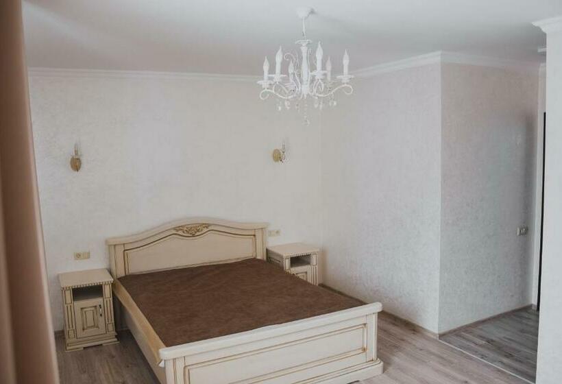 سوییت, Villa Leku Spa Resort