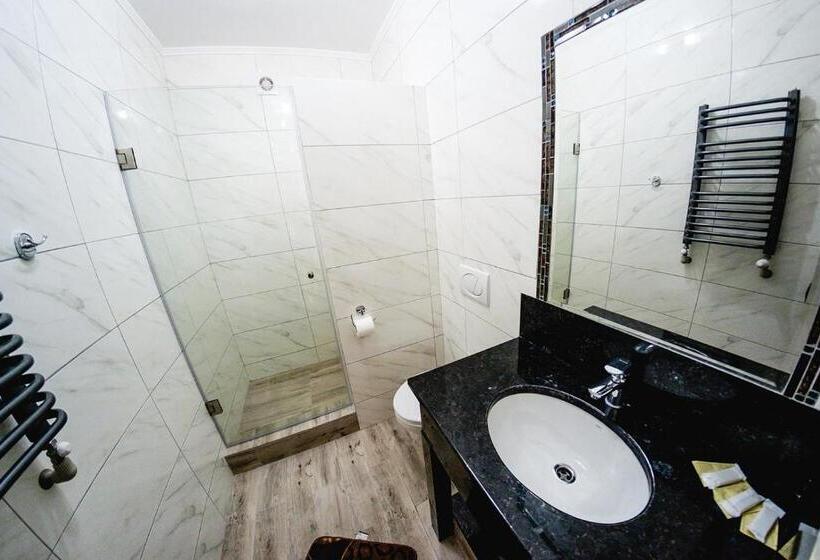 سوییت خانوادگی, Villa Leku Spa Resort