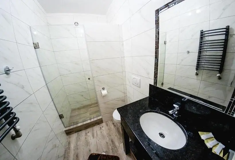 سوییت خانوادگی, Villa Leku Spa Resort