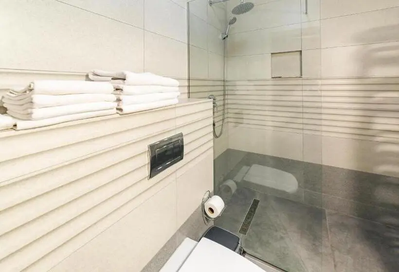 سوئیت جونیور با چشم‌انداز کوهستان, Villa Leku Spa Resort