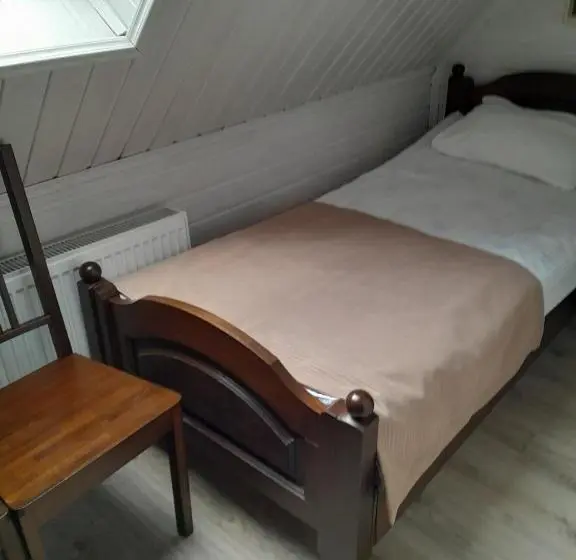 Habitaciï¿½n Estï¿½ndar Abuhardillada, Villa Leku Spa Resort