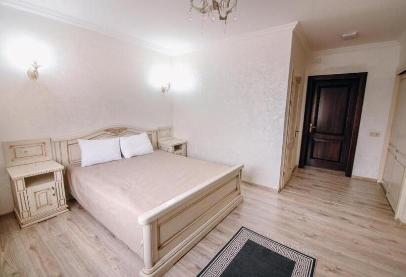 سوییت, Villa Leku Spa Resort