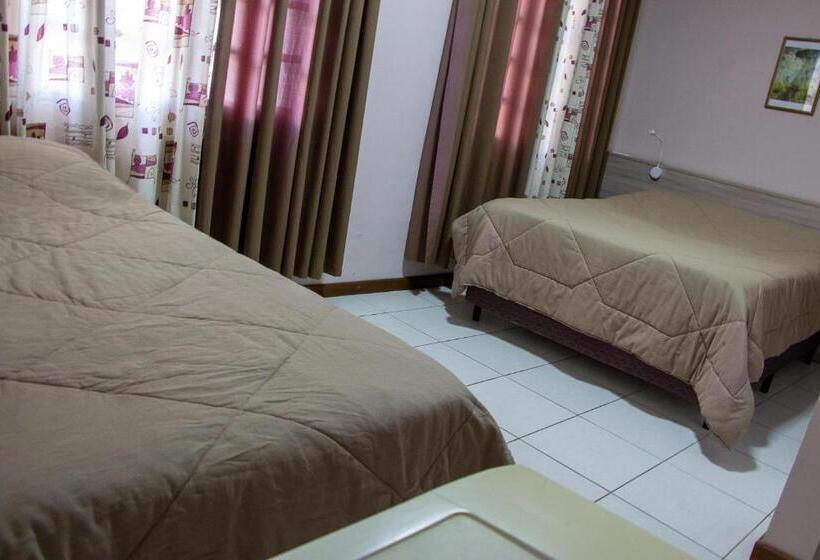 デラックストリプルルーム, Villa Souza Ltda