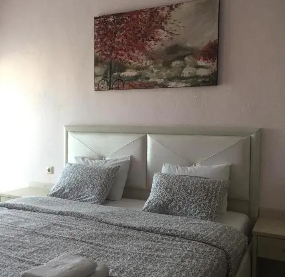 Chambre Supérieure, Alexandros