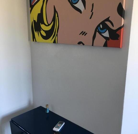 デラックスルーム, Interno 10