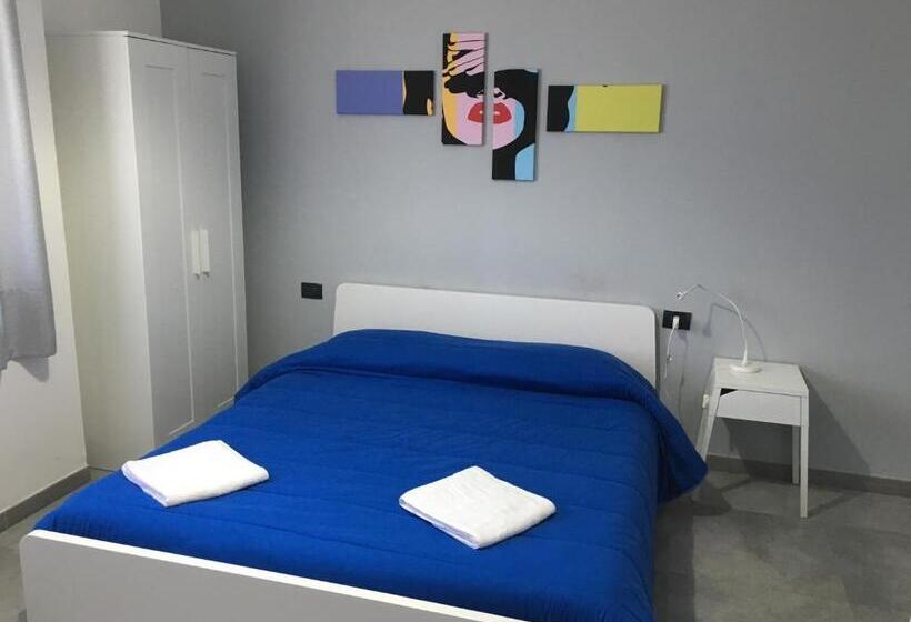 デラックスルーム, Interno 10