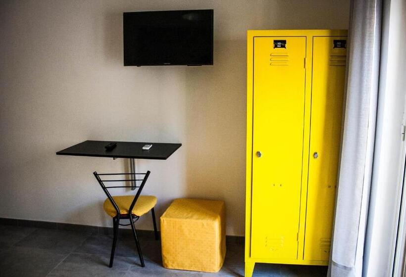 エコノミールーム, Interno 10