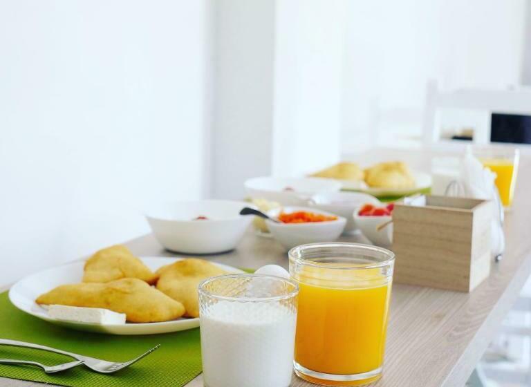 컴포트 트리플 룸, On The Rocks