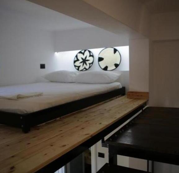 이코노미 룸, On The Rocks