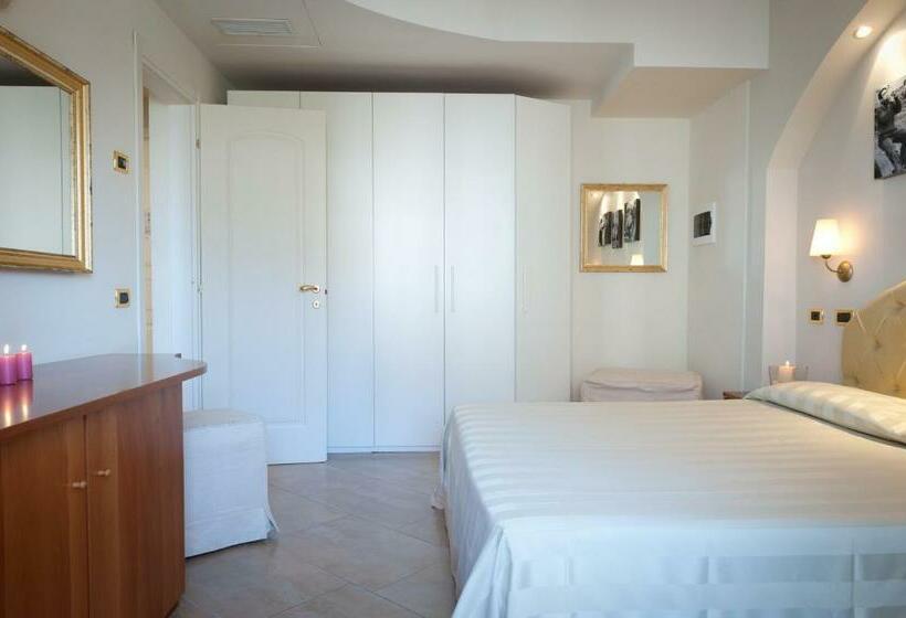 디럭스 주니어 스위트, Derby Exclusive