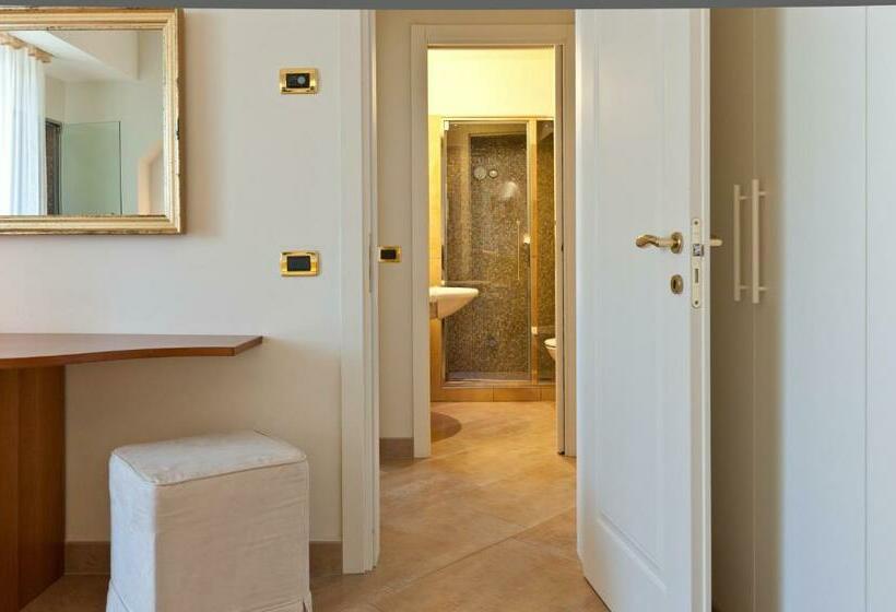 디럭스 주니어 스위트, Derby Exclusive