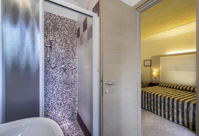 חדר לארבעה סטנדרטי עם מרפסת, Hollywoods