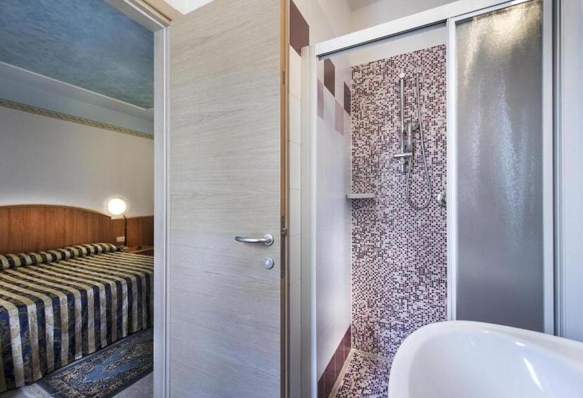 Quarto Quadruple Standart com Varanda, Hollywoods