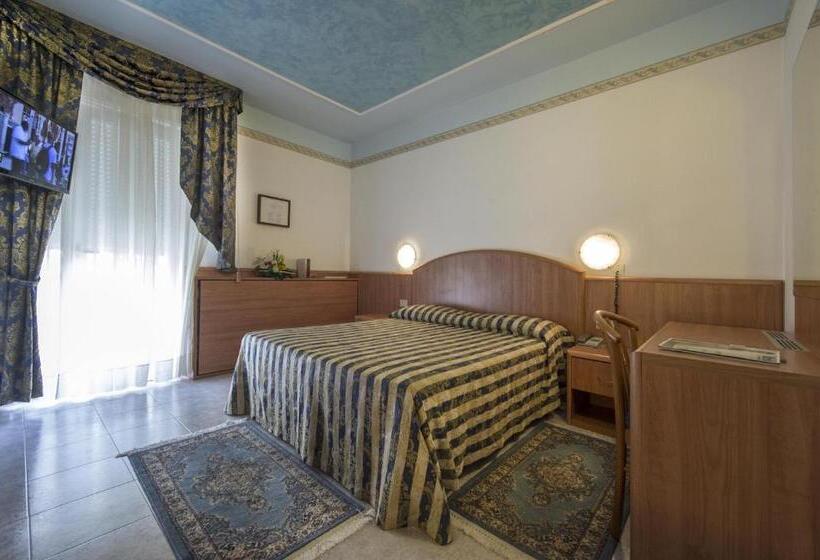 חדר לארבעה סטנדרטי עם מרפסת, Hollywoods