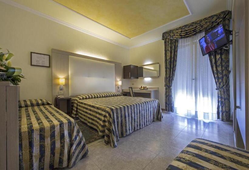 חדר לארבעה סטנדרטי עם מרפסת, Hollywoods