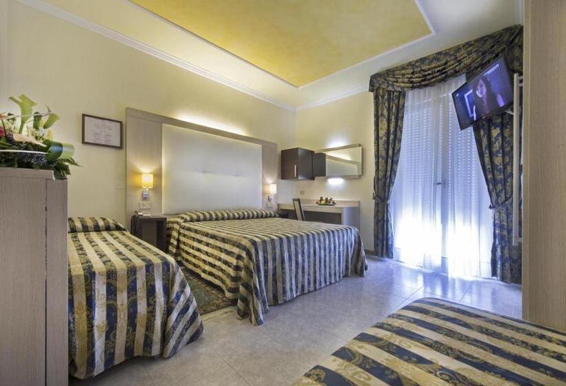 חדר לארבעה סטנדרטי עם מרפסת, Hollywoods