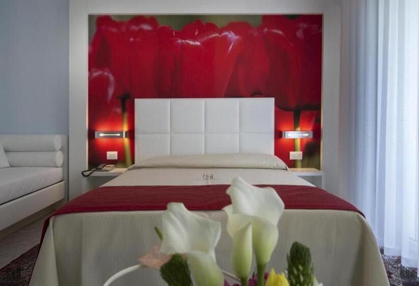 סוויטת ג'וניור, Hollywoods