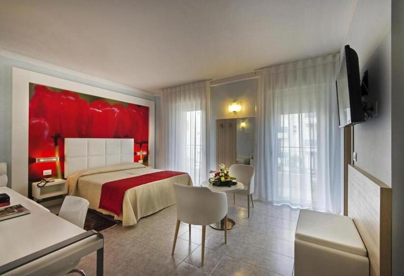 סוויטת ג'וניור, Hollywoods