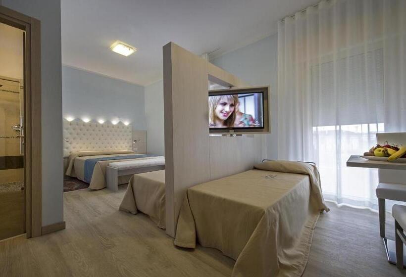 חדר דלוקס לארבעה, Hollywoods