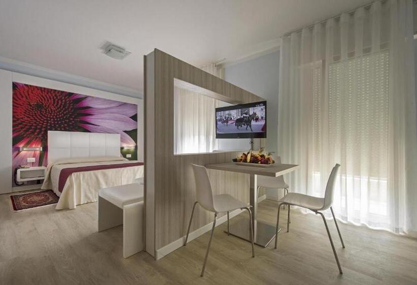 חדר דלוקס לארבעה, Hollywoods