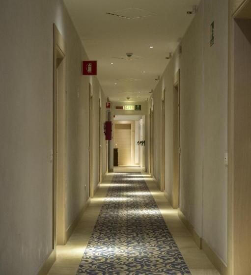 סוויטת ג'וניור סופריור, Hollywoods