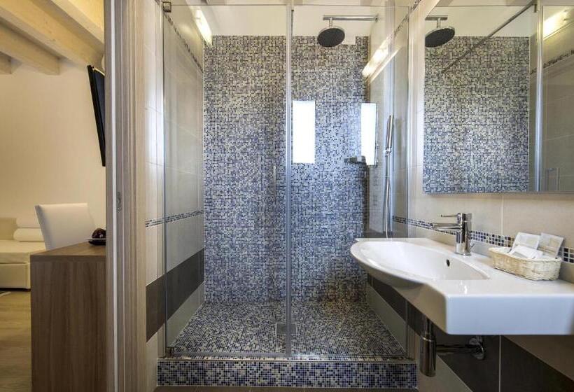 סוויטת ג'וניור סופריור, Hollywoods