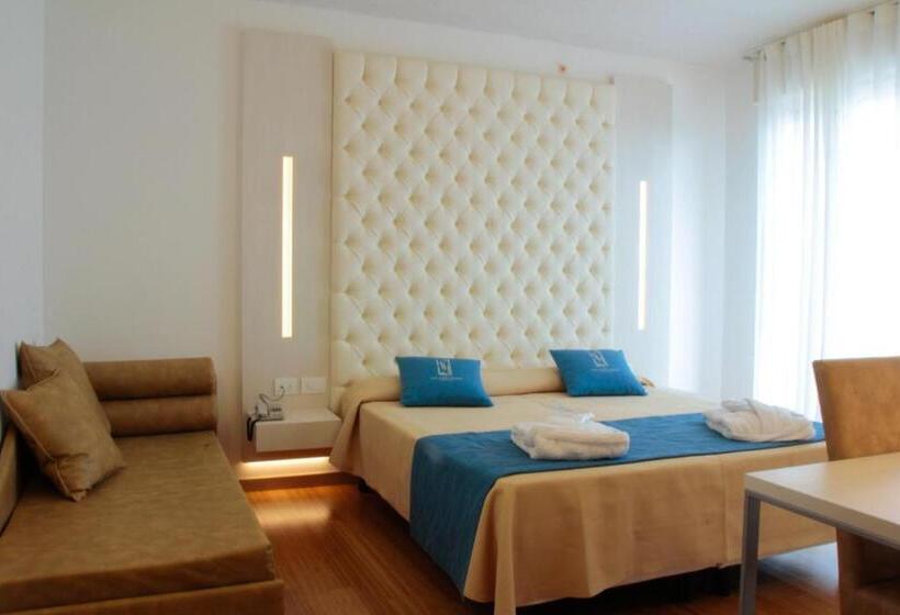 סוויטת ג'וניור סופריור, Hollywoods