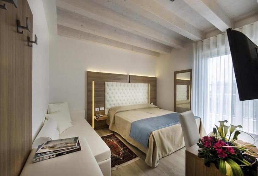 חדר סטנדרט נוף לים, Hollywoods