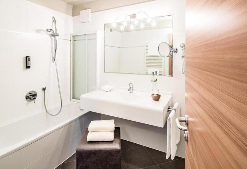 小型豪华套房, Josef Mountain Resort