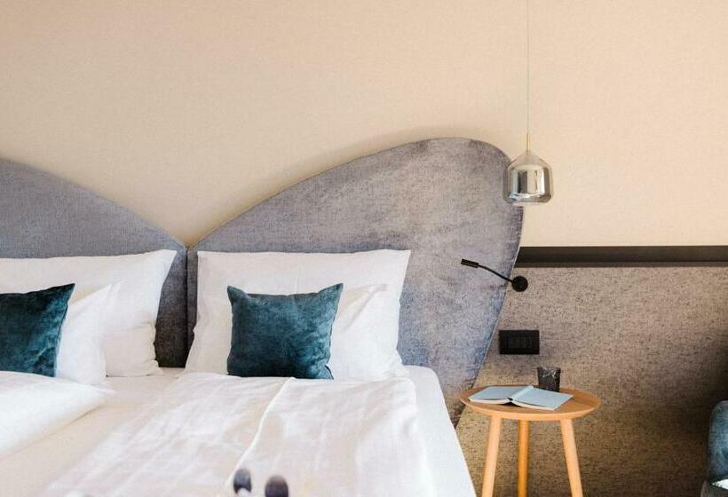 スーペリアールーム, Paradies