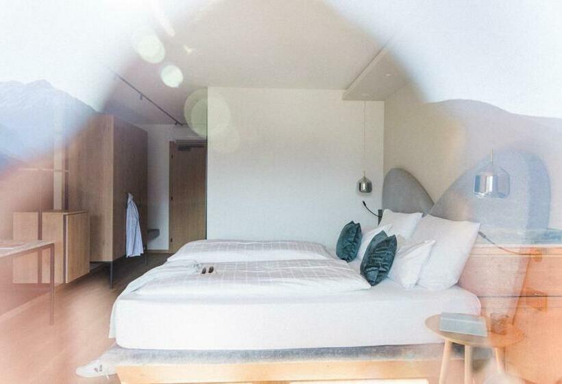 スーペリアールーム, Paradies