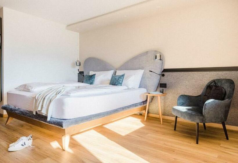 スーペリアールーム, Paradies