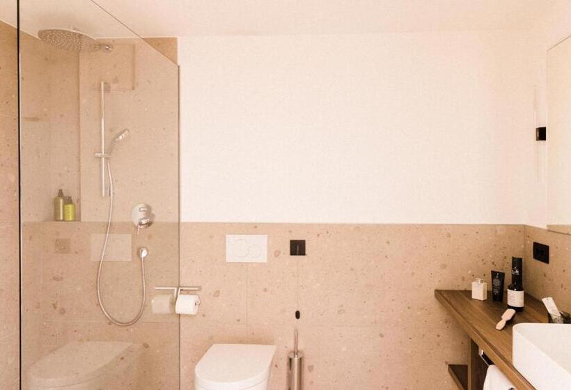 スーペリアールーム, Paradies