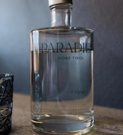 スーペリアールーム, Paradies