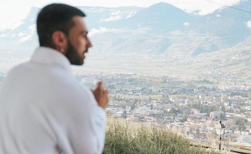 スーペリアールーム, Paradies