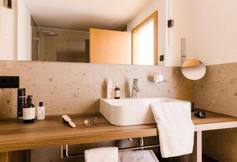 ジュニアスイート, Paradies