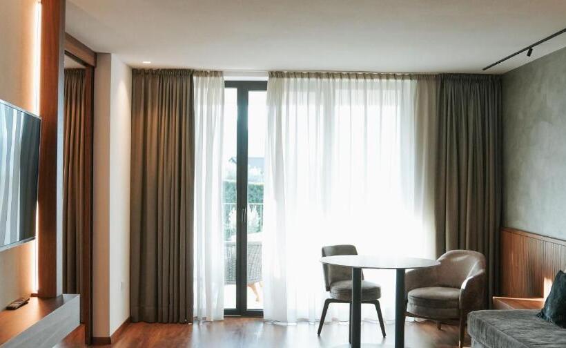 ペントハウススイート, Paradies