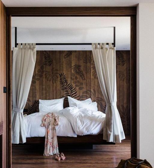 ペントハウススイート, Paradies