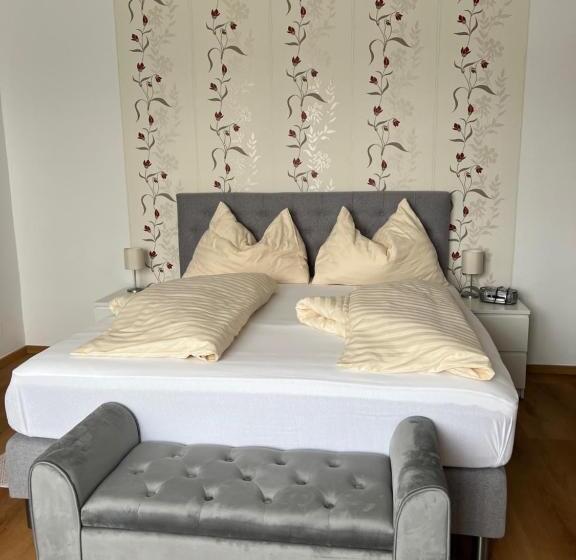 סטודיו סטנדרטי נוף לגינה, Postwirt