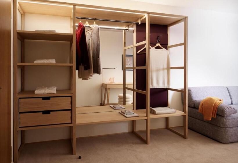 جناح عائلي, Schwarzwand