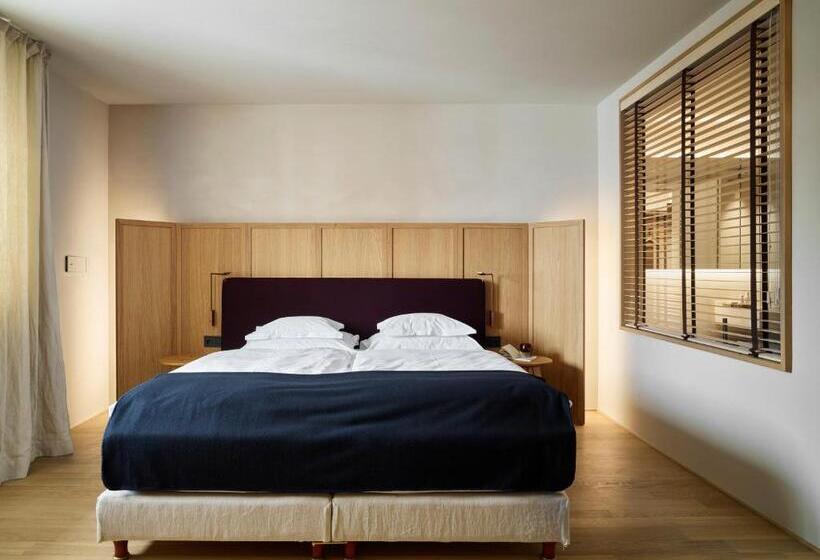 غرفة سوبيريور, Schwarzwand